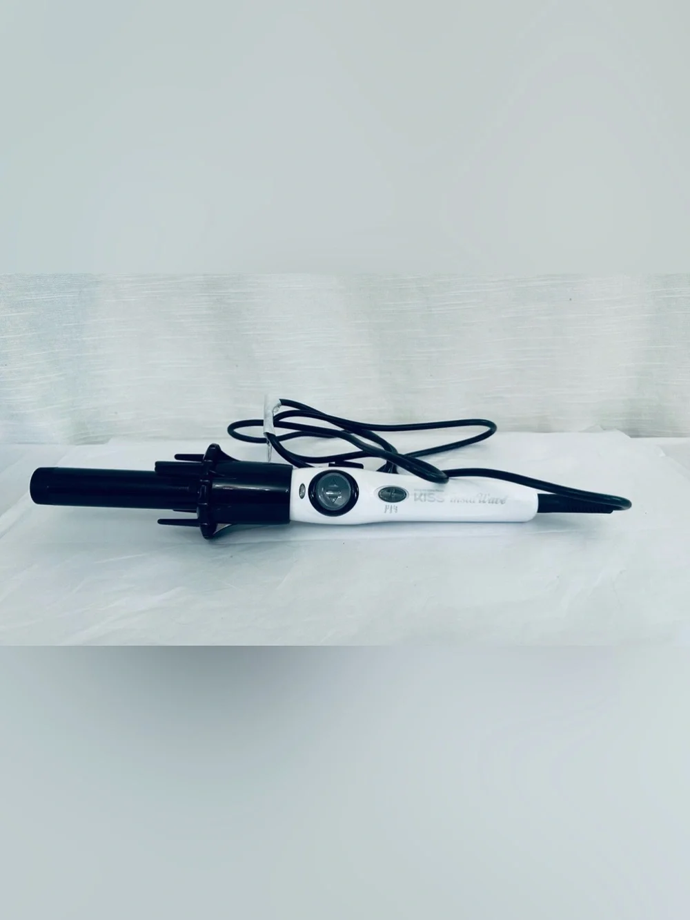 NWOT Kiss Instawave Automatic White and Black 1